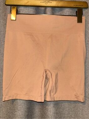 GAP Women’s Seamless Nude High-Waist Bike Shorts